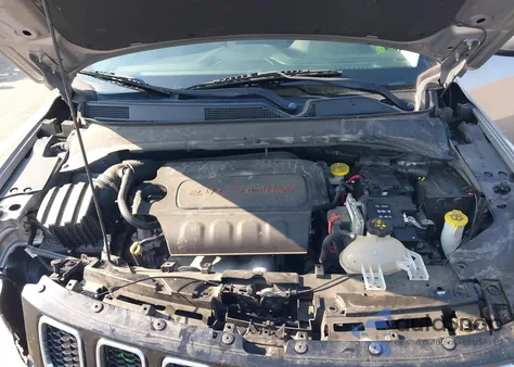 2018 Jeep Compass Latitude 4X4 z USA, uszkodzony, nr VIN 3C4NJDBB7JT112436